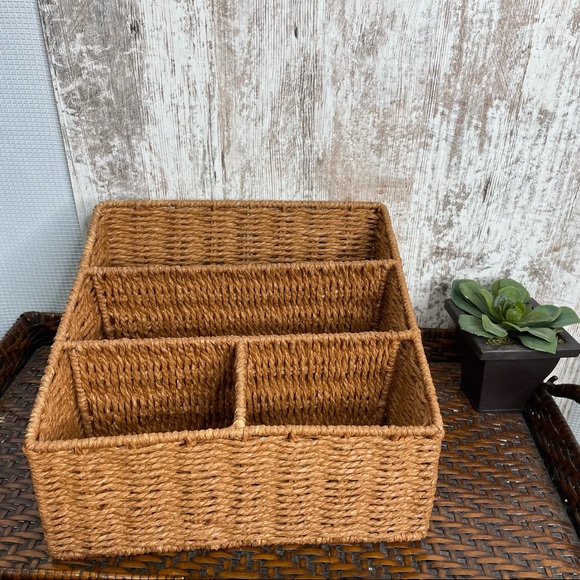 Vintage- Woven Mail Organizer Basket